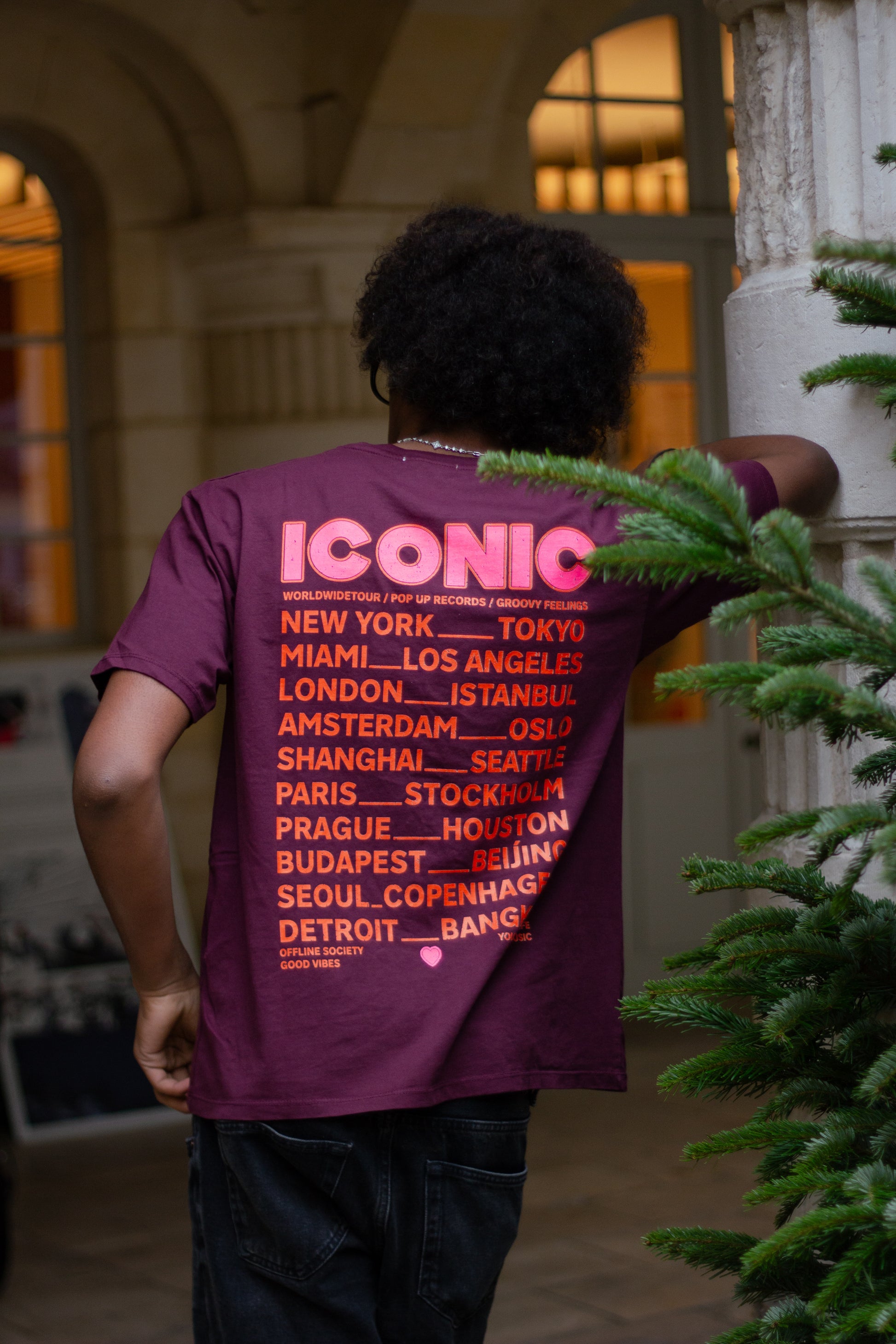 T-shirt * Iconic *