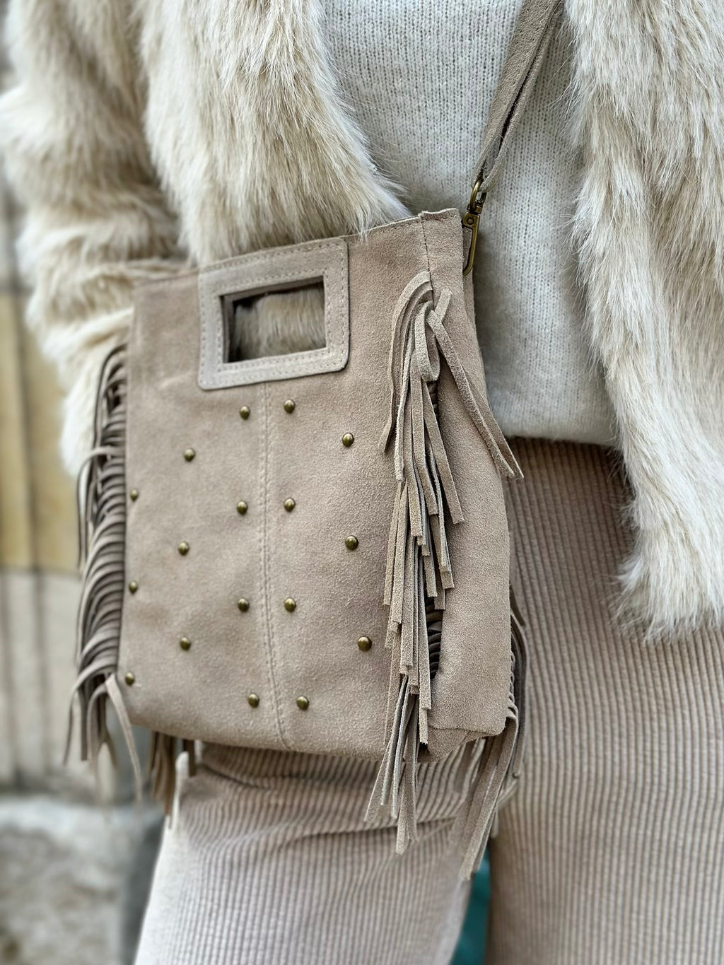 Sac * Elly * à frange suede clouté or