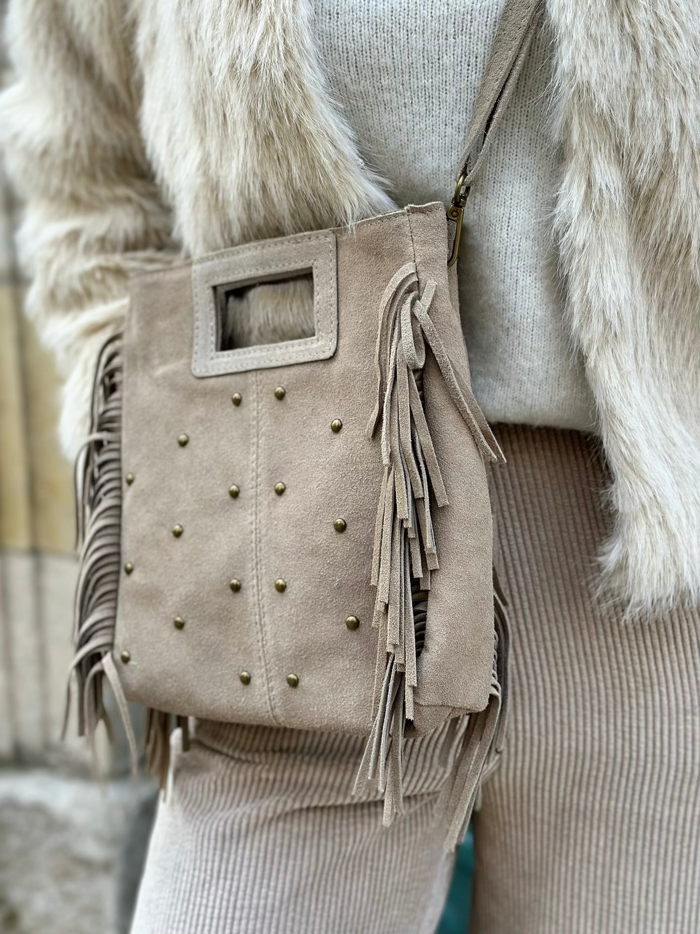 Sac * Elly * à frange suede clouté or