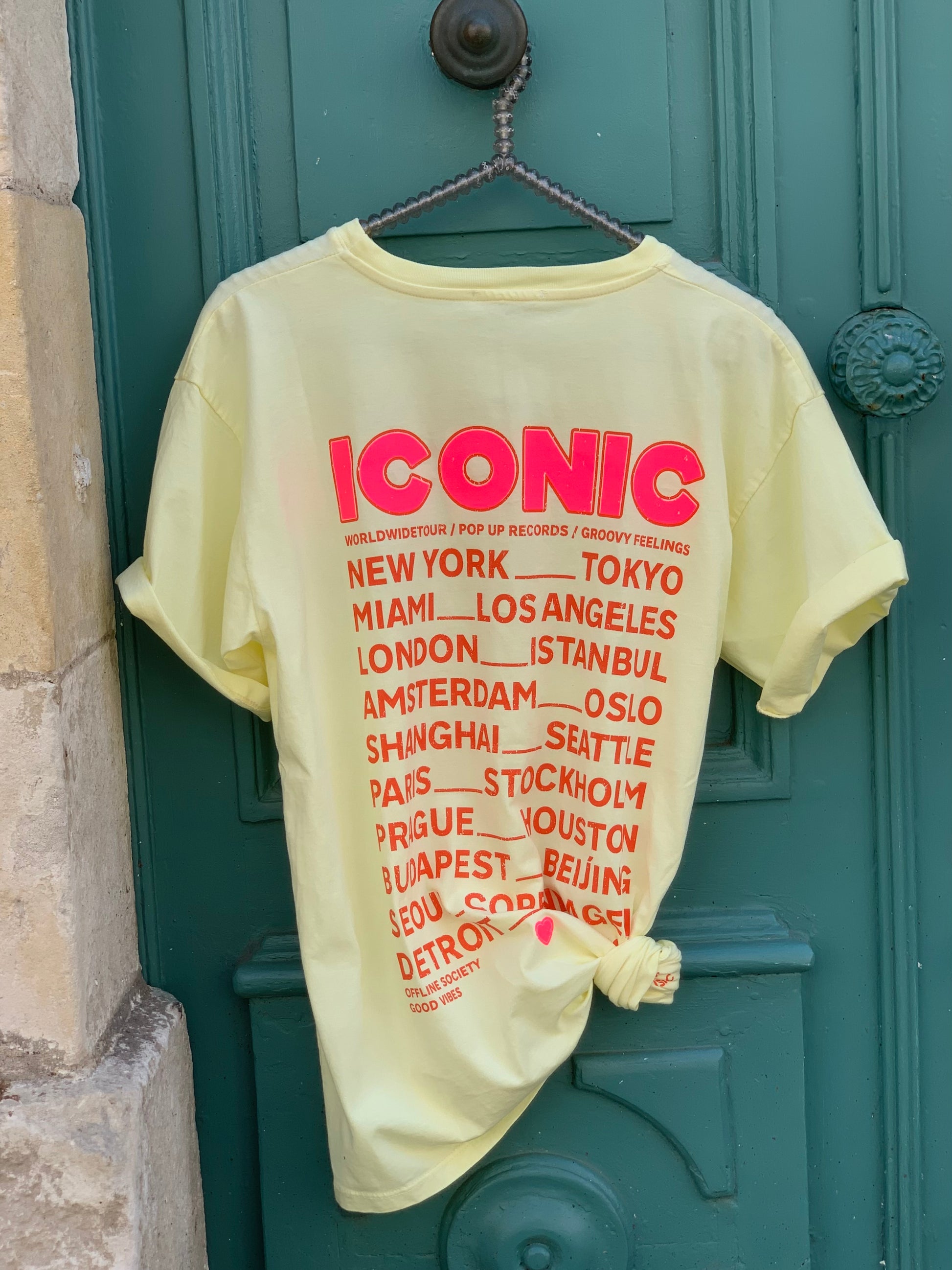 T-shirt * Iconic *