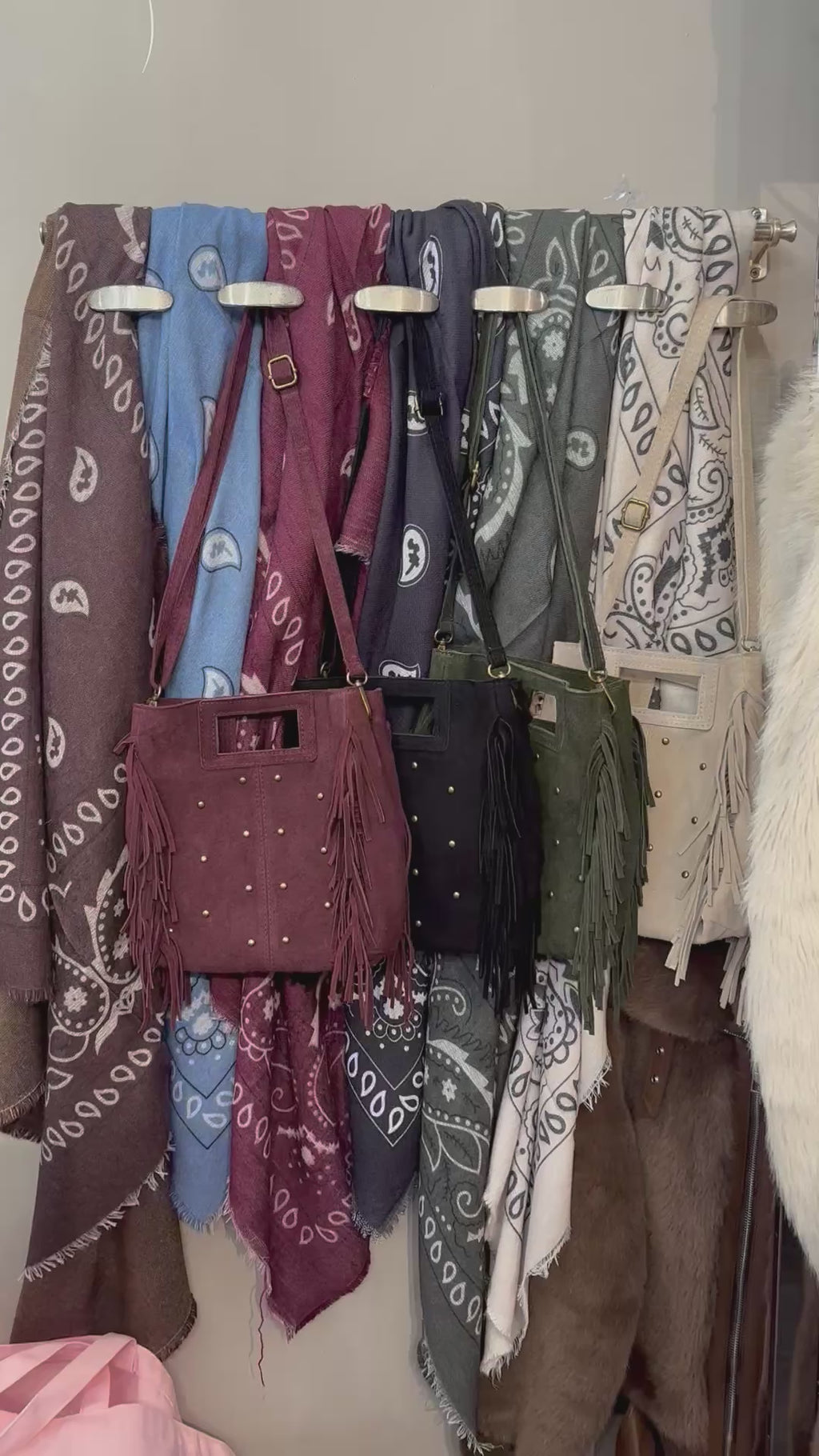 Sac * Elly * à frange suede clouté or